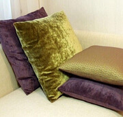 При заказе изготовления или перетяжки дивана - подушка в подарок!