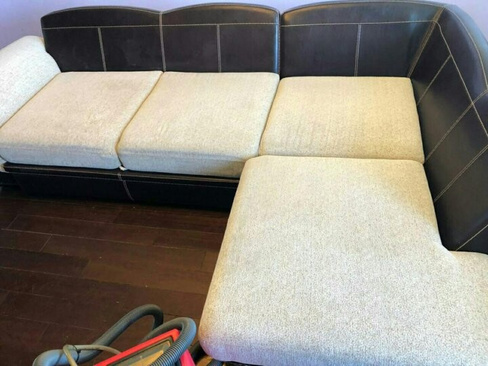Химчистка большого углового дивана с тахтой
