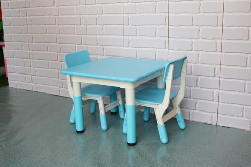 Стол детский пластиковый регулируемый квадратный 60х60, голубой