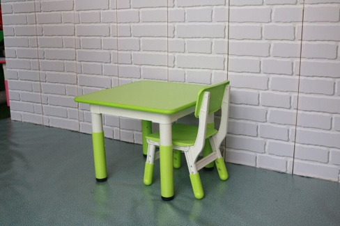 Стол пластиковый регулируемый квадратный 60х60, зелёный