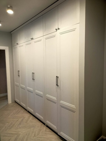 Шкафы с распашными дверями под заказ белый